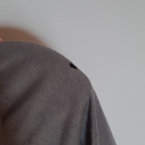 Soft Grey Long-sleeved Tee with Pocket - Picture 2 of 6